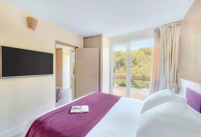 Отель Best Western Plus Hôtel La Rade