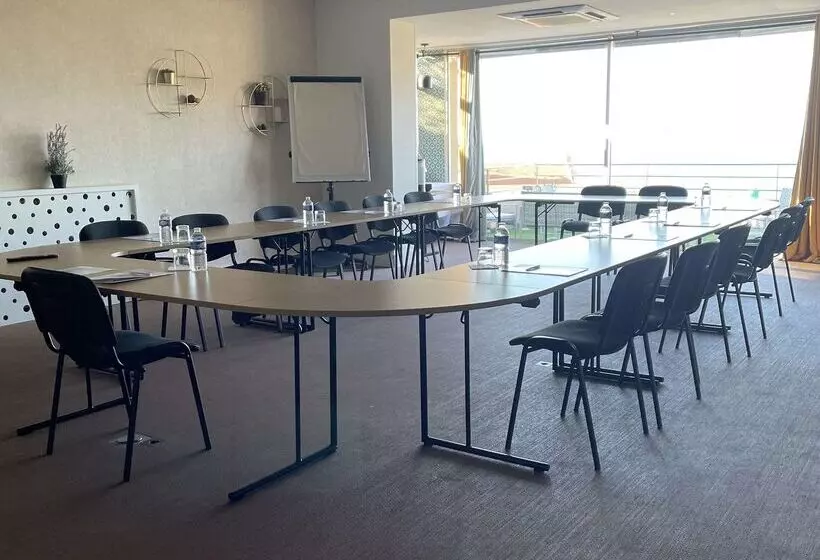 Отель Best Western Plus Hôtel La Rade