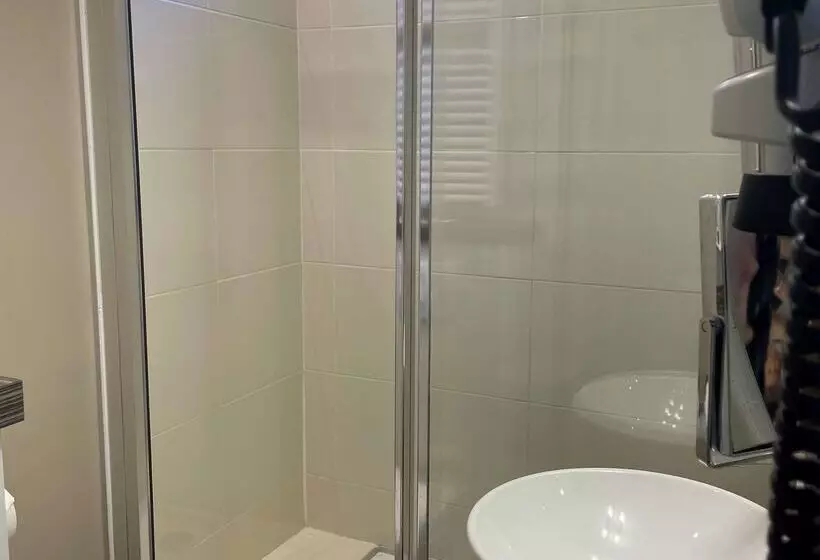 Отель Best Western Plus Hôtel La Rade