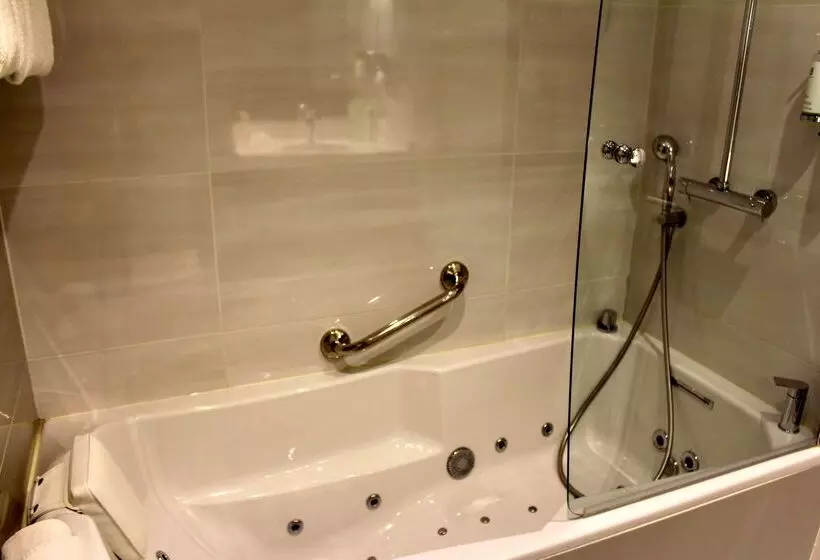 Best Western Plus Hotel Carlton Annecy