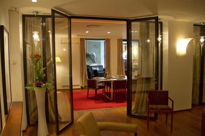 هتل Hôtel Le Colisée