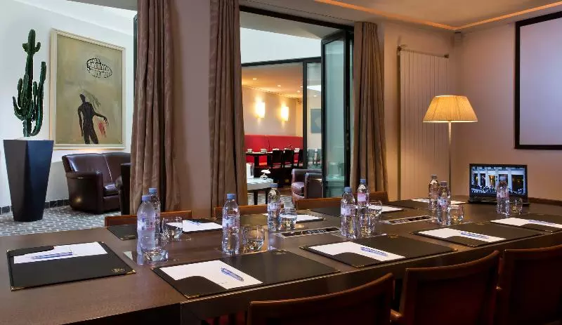 ホテル Hôtel Le Colisée