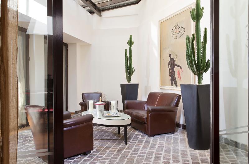 هتل Hôtel Le Colisée