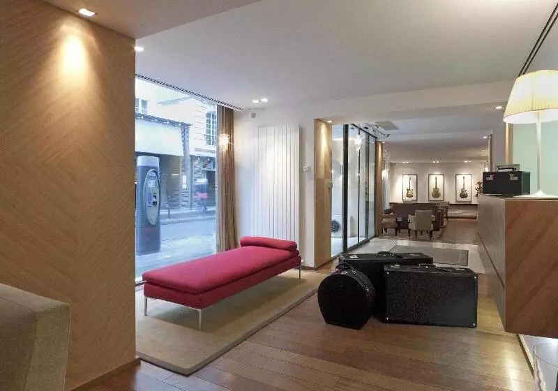 ホテル Hôtel Le Colisée