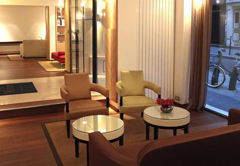 هتل Hôtel Le Colisée