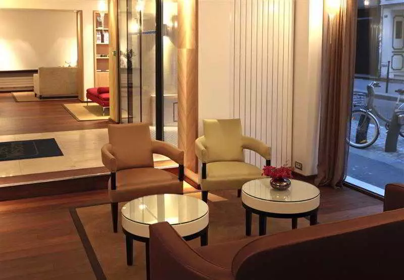 ホテル Hôtel Le Colisée