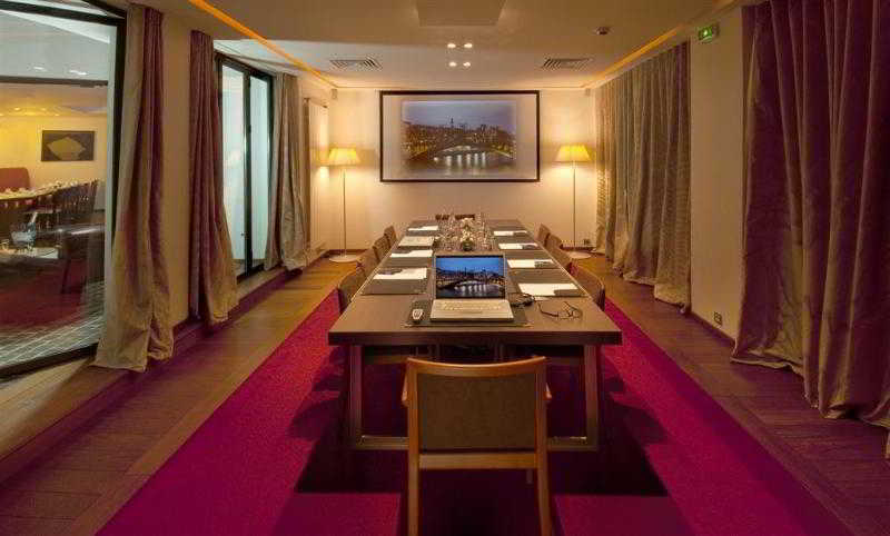 هتل Hôtel Le Colisée