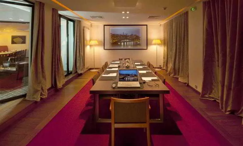 ホテル Hôtel Le Colisée