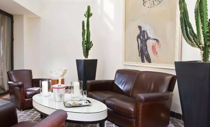 ホテル Hôtel Le Colisée