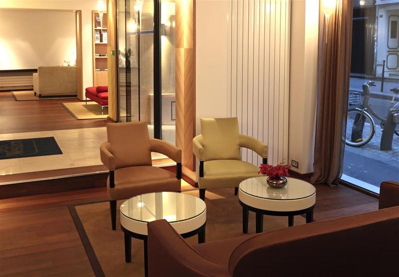 هتل Hôtel Le Colisée