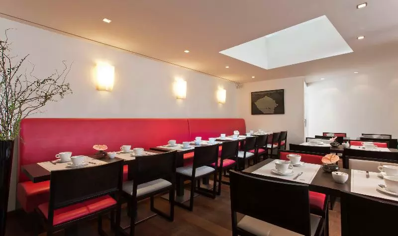 ホテル Hôtel Le Colisée