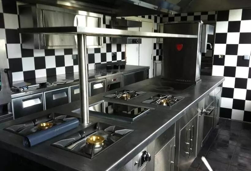 Отель Hôtellerie Saint Jean