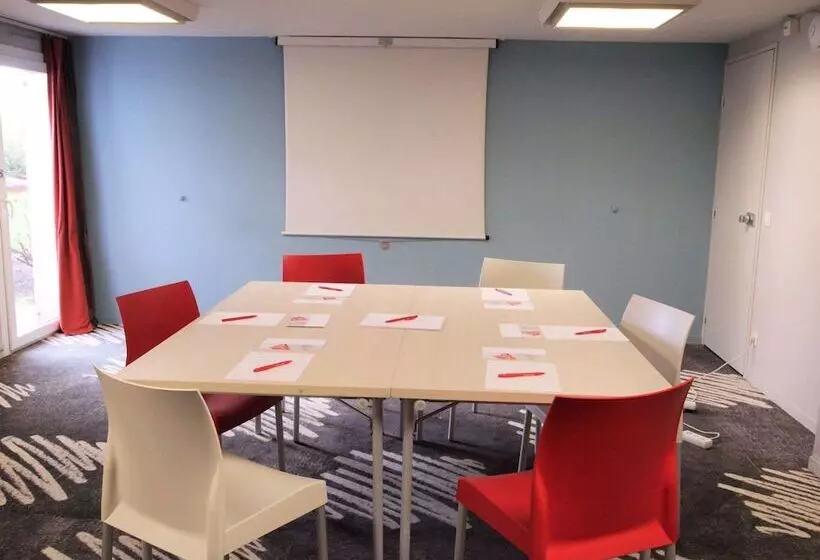 Отель Ibis Brest Kergaradec