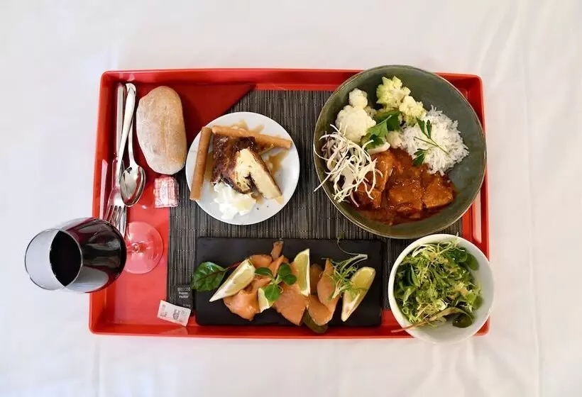 Отель Ibis Brest Kergaradec