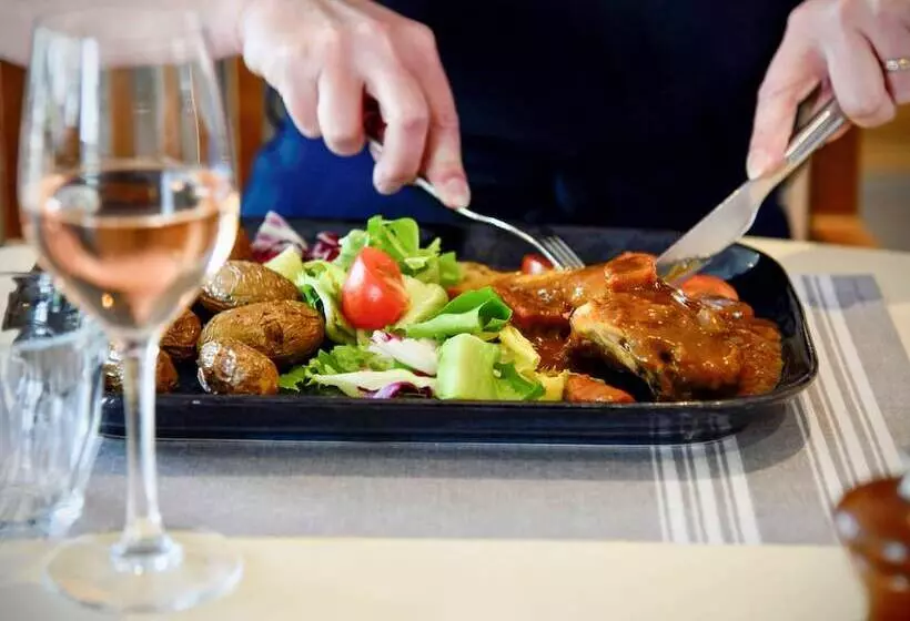 Отель Ibis Brest Kergaradec