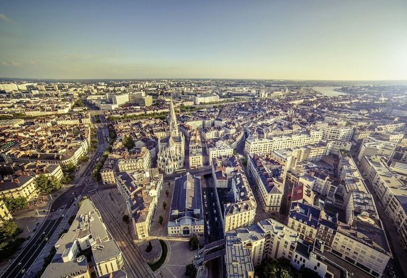 בית מלון כפרי Ibis Styles Nantes Centre Place Royale