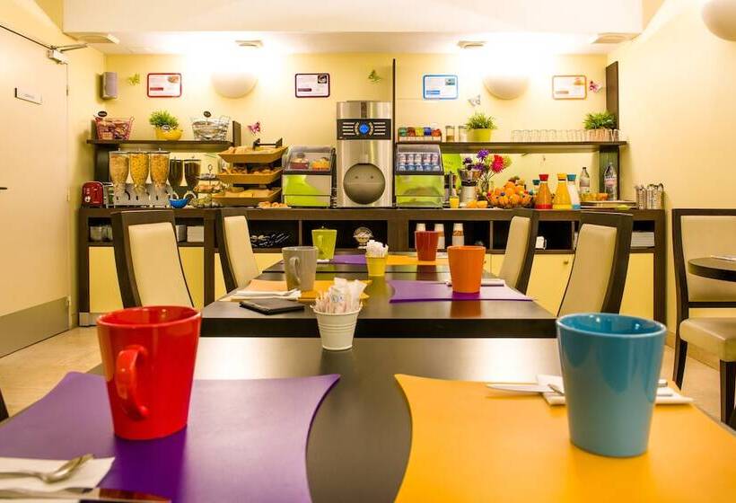 בית מלון כפרי Ibis Styles Nantes Centre Place Royale