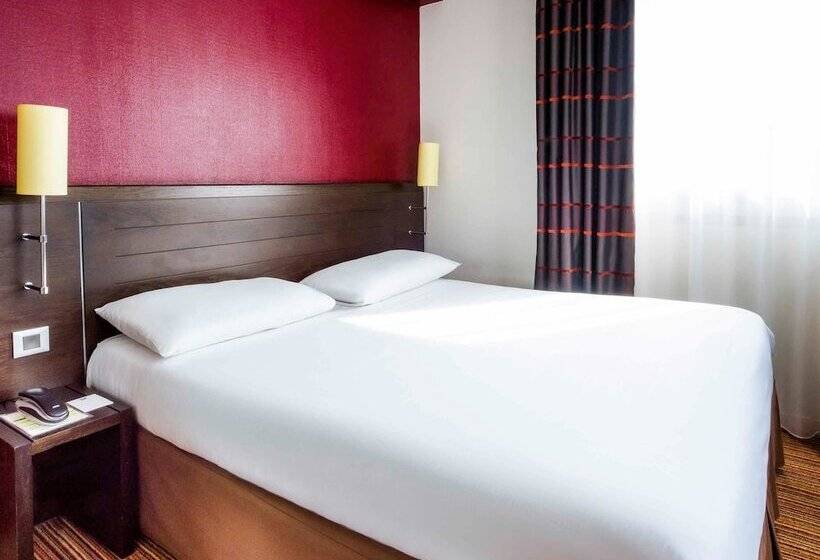 בית מלון כפרי Ibis Styles Nantes Centre Place Royale