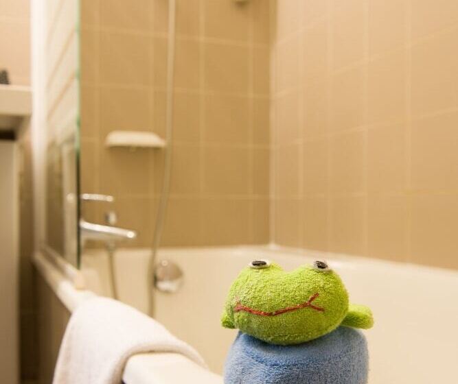 בית מלון כפרי Ibis Styles Nantes Centre Place Royale