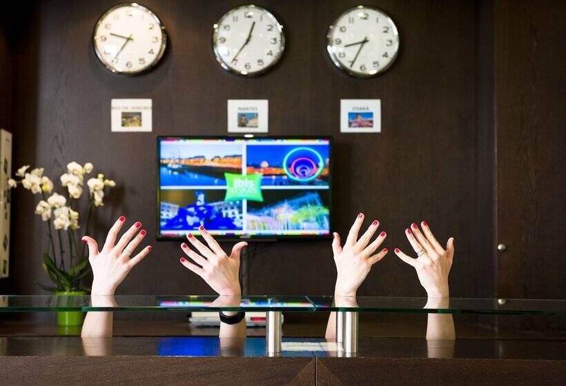 בית מלון כפרי Ibis Styles Nantes Centre Place Royale