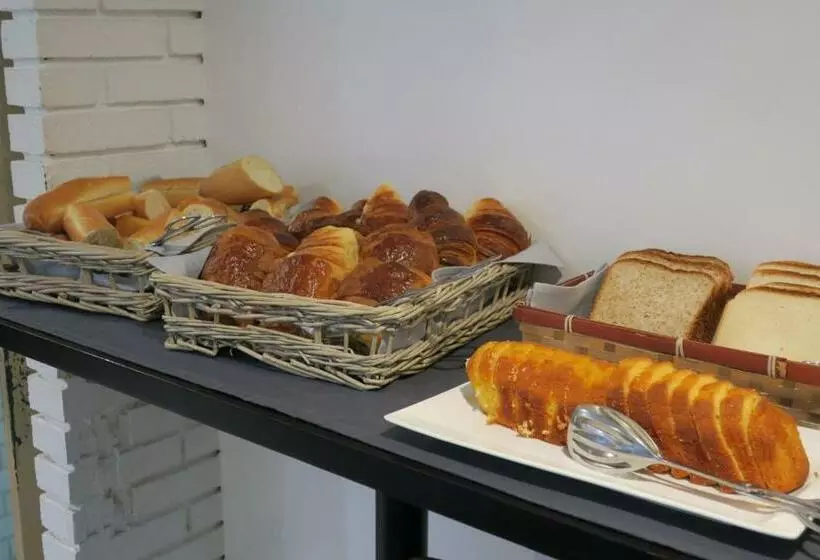 Brit Hotel La Ferte Bernard