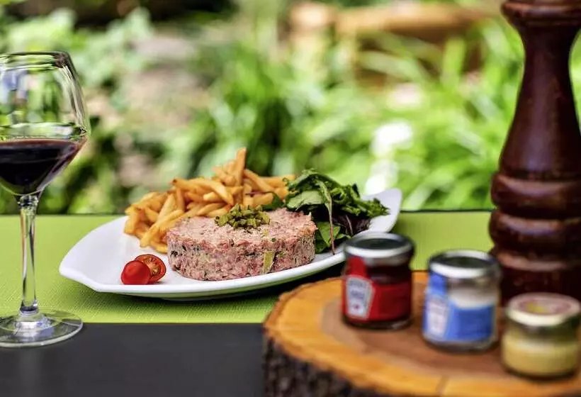 בית מלון כפרי Mercure Paris Ouest Saintgermain