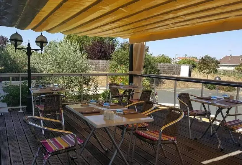 Отель Hôtellerie Saint Jean