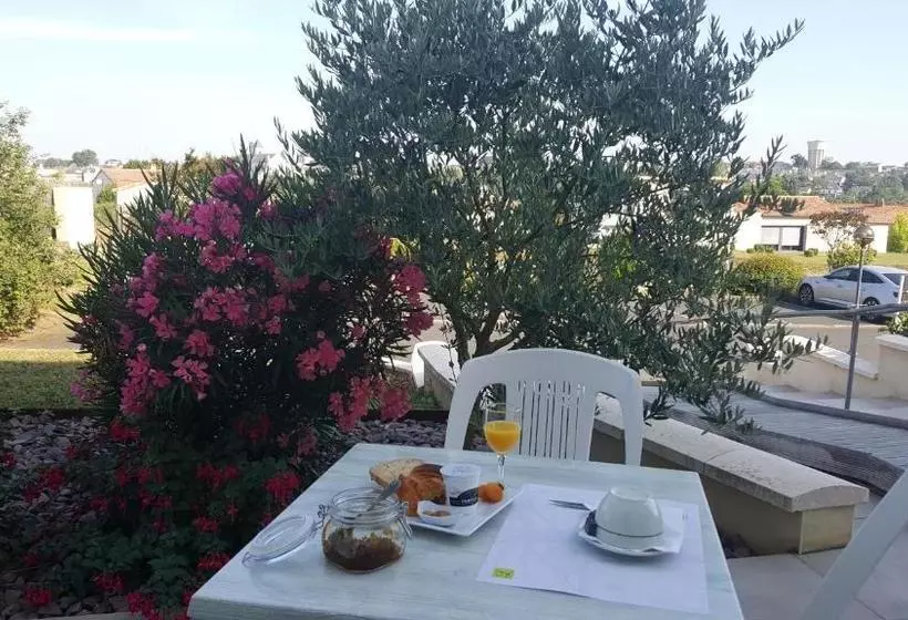 Отель Hôtellerie Saint Jean