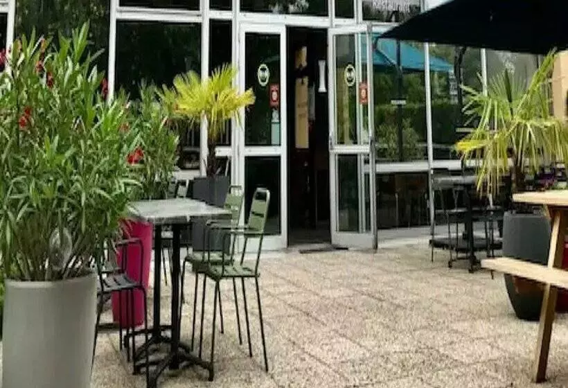 B&B HOTEL Chartres Centre Cathédrale