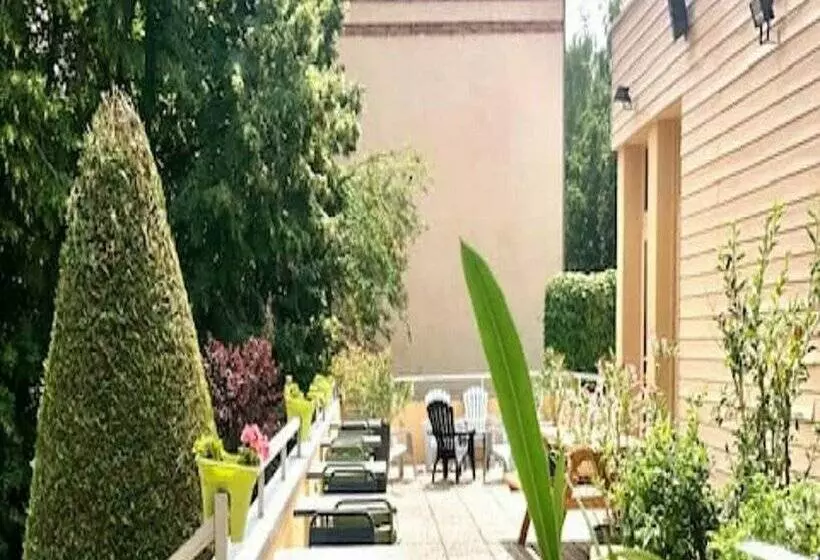 B&B HOTEL Chartres Centre Cathédrale