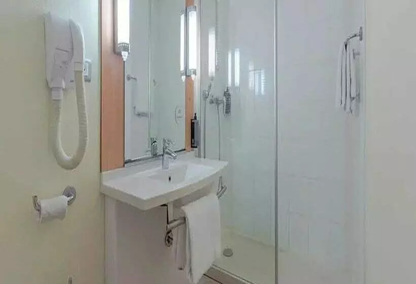 B&B HOTEL Chartres Centre Cathédrale