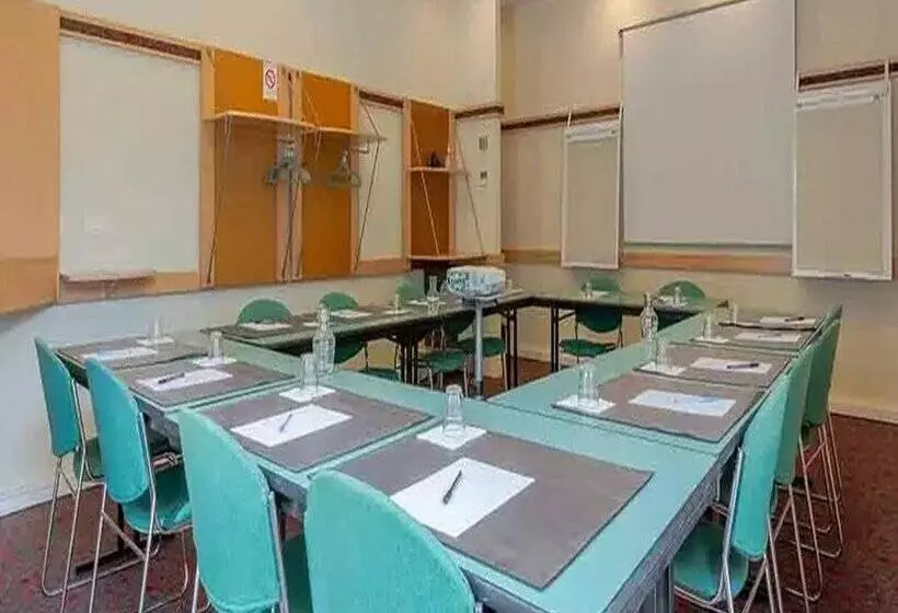 B&B HOTEL Chartres Centre Cathédrale