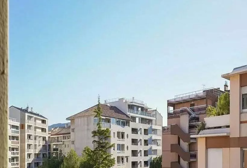 B&B HOTEL Marseille Prado Parc des Expositions