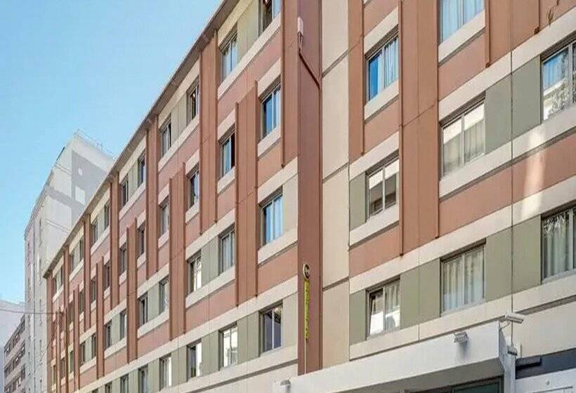 B&B HOTEL Marseille Prado Parc des Expositions