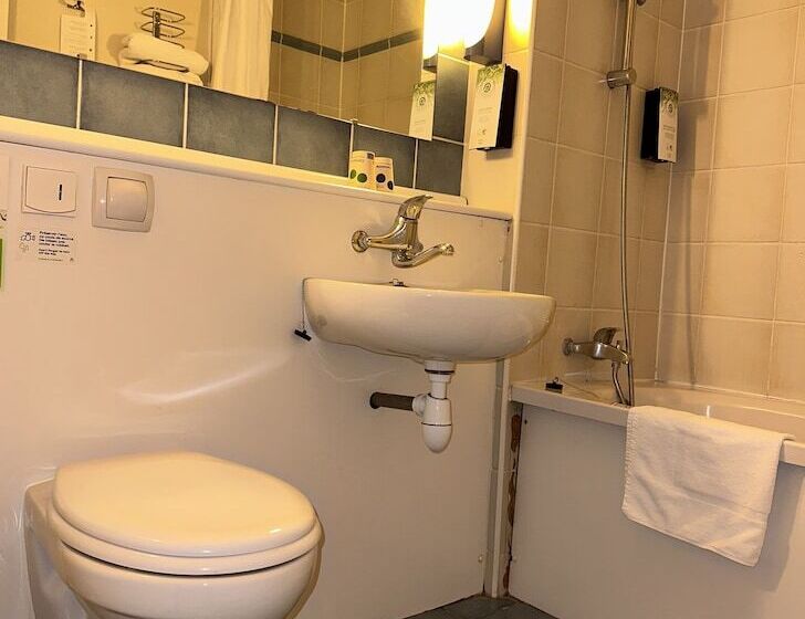 هتل Campanile Charleville Mezieres