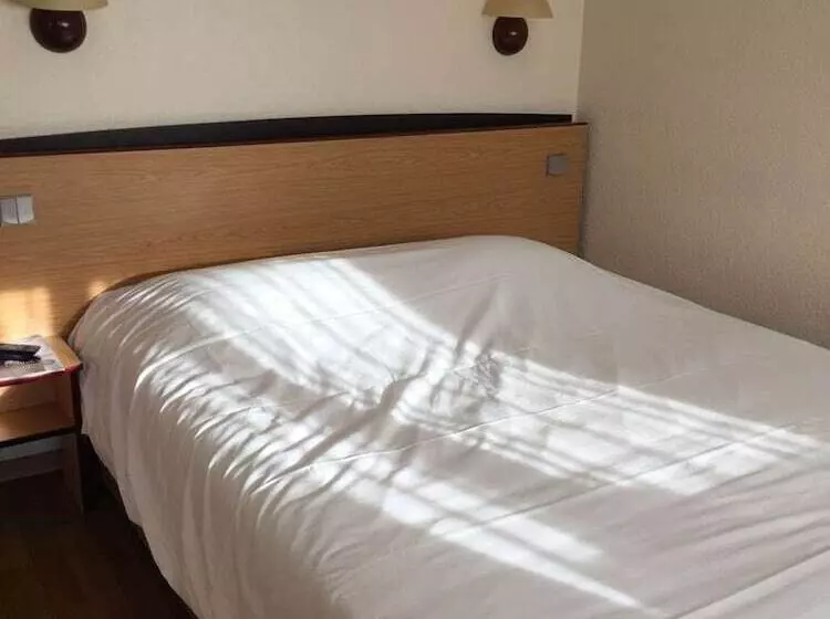 בית מלון כפרי Campanile Charleville Mezieres