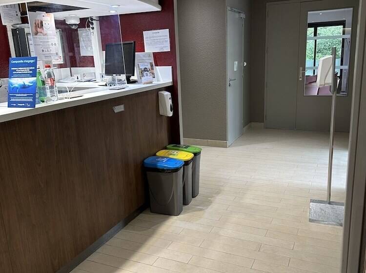 هتل Campanile Charleville Mezieres