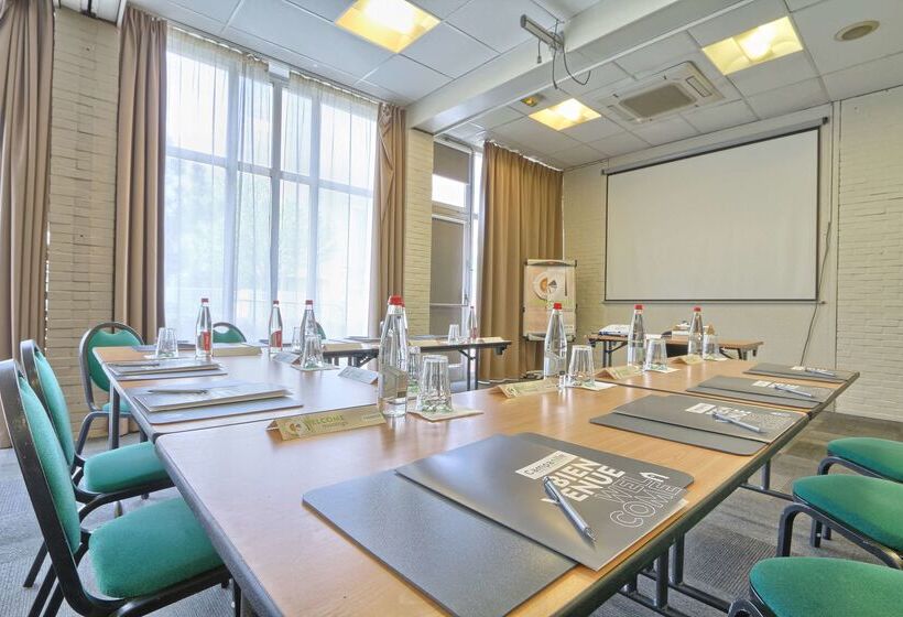 هتل Campanile Paris Ouest Nanterre La Defense