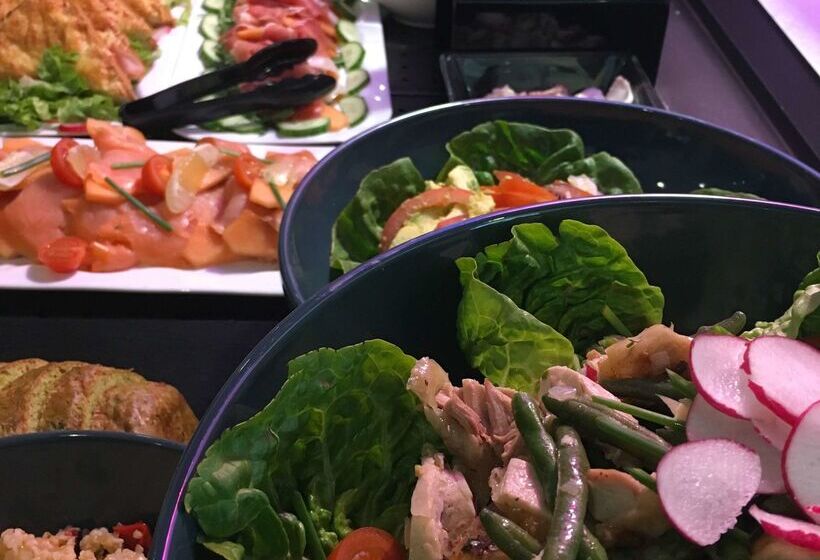 هتل Campanile Paris Ouest Nanterre La Defense