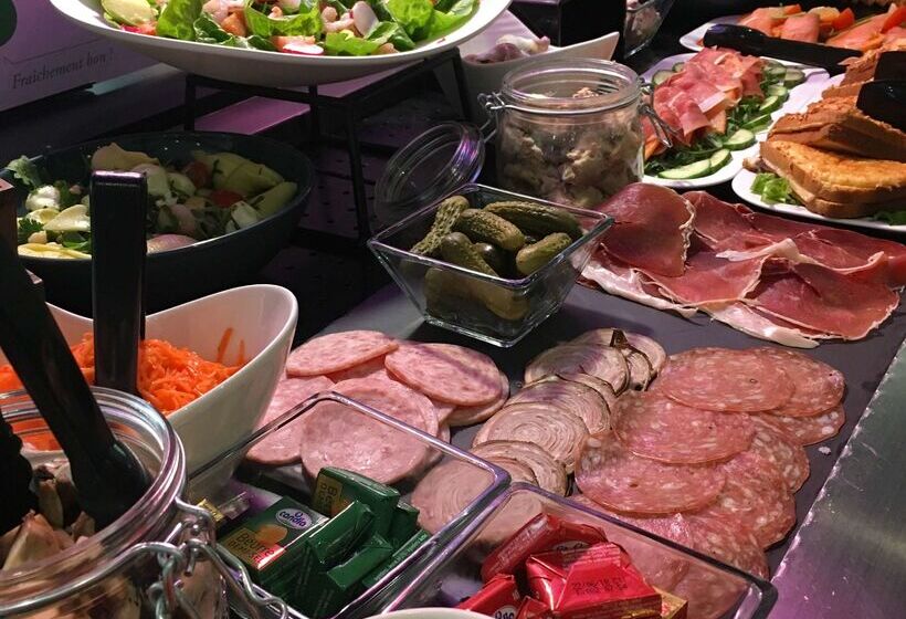 هتل Campanile Paris Ouest Nanterre La Defense