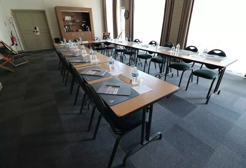 Hotel Campanile Paris Ouest Nanterre La Defense