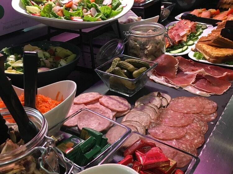 هتل Campanile Paris Ouest Nanterre La Defense