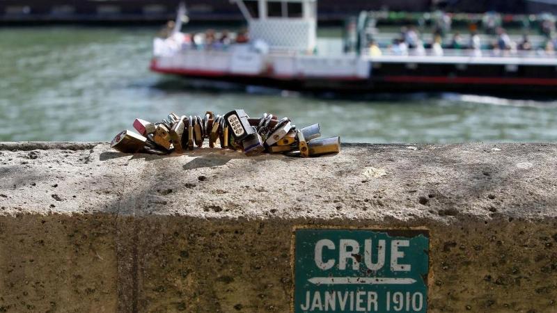 هتل Hôtel Des Deux Iles Notre Dame