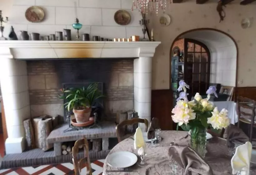 فندق Hostel Du Roy