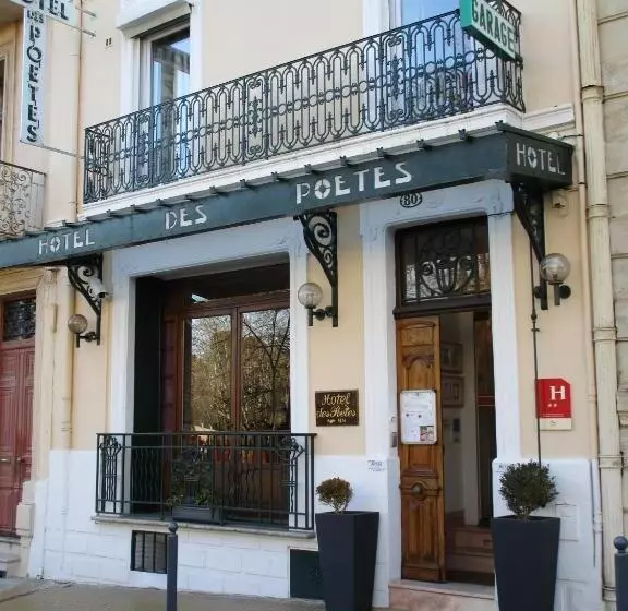 Отель Hôtel Des Poètes Avec Parking Sur Réservation