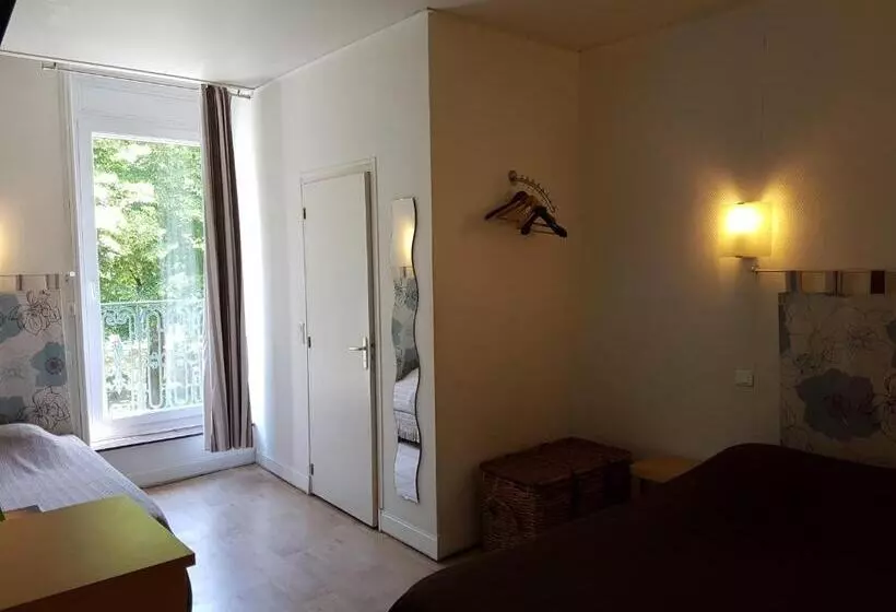 Отель Hôtel Des Poètes Avec Parking Sur Réservation