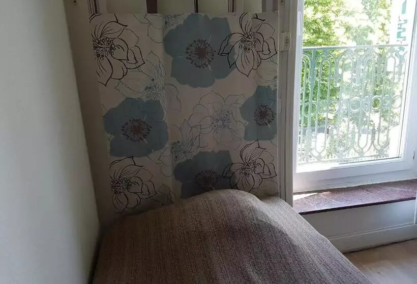 Отель Hôtel Des Poètes Avec Parking Sur Réservation