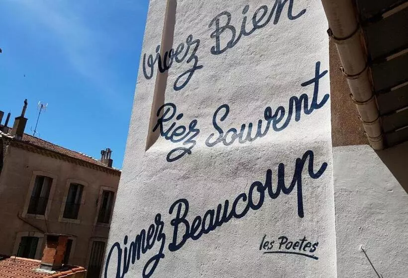 Отель Hôtel Des Poètes Avec Parking Sur Réservation