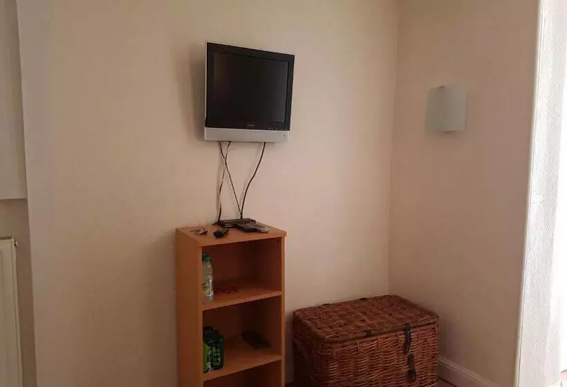 Отель Hôtel Des Poètes Avec Parking Sur Réservation