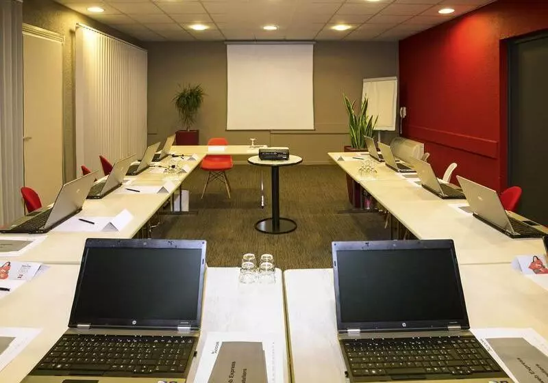 Отель Ibis Nîmes Ouest   A9